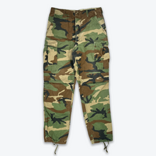 Load image into Gallery viewer, Vintage Military Cargo&#39;s (Camo)