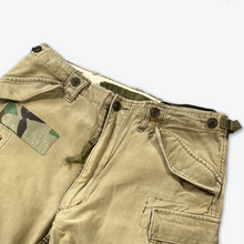 Load image into Gallery viewer, Abercrombie &amp; Fitch Cargo&#39;s (Beige)