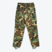 Load image into Gallery viewer, Vintage Military Cargo&#39;s (Camo)