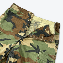 Load image into Gallery viewer, Vintage Military Cargo&#39;s (Camo)