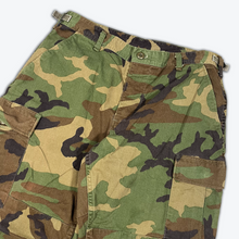 Load image into Gallery viewer, Vintage Military Cargo&#39;s (Camo)