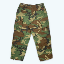 Load image into Gallery viewer, Vintage Military Cargo&#39;s (Camo)